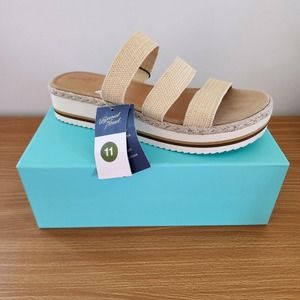 Universal Thread Women's Florence Sporty Platform Sandals Tan - Size 11 - NWT